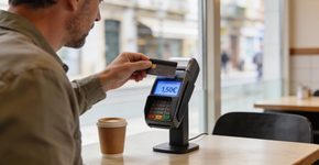 Por que evitar o cartão de crédito em compras do dia a dia pode proteger seu orçamento