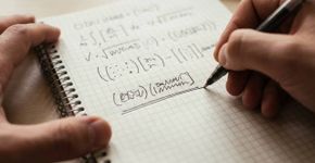 Quanto é 7 + 7 × 2 − 7 sem usar o celular? A resposta depende da mesma regra que muita gente esqueceu na escola