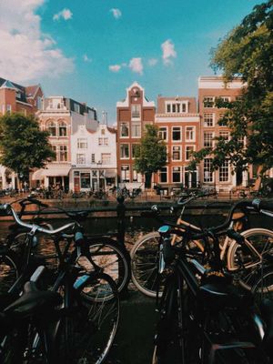 Como não amar a cidade das bicicletas e canais? 