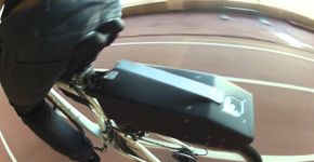 Acessório transforma bike comum em elétrica