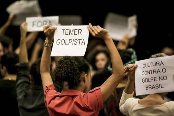 Ato foi realizado no plenário da Câmara dos Deputados