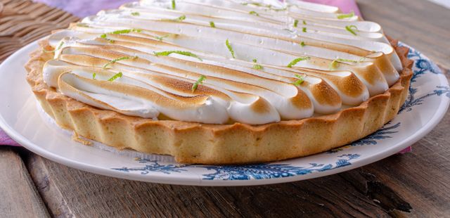 Torta de limão fácil e refrescante para qualquer ocasião