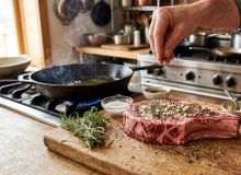Featured side: Não basta apenas sal: para dar sabor a uma carne sem graça, existem maneiras muito mais eficazes