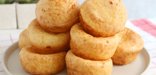 Pão de queijo de liquidificador é delicioso e fica pronto em 3 passos fáceis