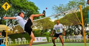 Mistura de futevôlei, tênis e futebol: o futsac agora é esporte oficial