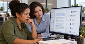 Funcionária divide a senha do computador com uma colega durante as férias, volta ao trabalho e encontra alterações registradas em seu próprio usuário