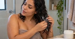 Como hidratar o cabelo e manter um visual de salão todos os dias: técnicas práticas e um erro comum