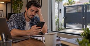 Cliente agenda a instalação de internet para trabalhar de casa, tira folga no emprego para receber o técnico e descobre no fim do dia que a visita foi registrada como “cliente ausente”