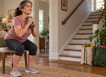 Featured side: Ganhar massa muscular depois dos 50 anos é possível: conheça o guia prático de fortalecimento muscular para mulheres