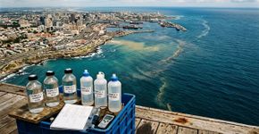 Pesquisadores examinaram mais de 2.300 amostras de água marinha e tiveram uma revelação preocupante: localizaram 248 produtos químicos criados pelo homem em oceanos pelo mundo, até mesmo longe da costa