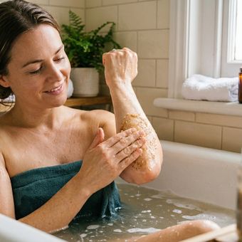 Featured mobile: Tenha a ‘pele de pêssego’ com este esfoliante caseiro que deixa o corpo macio e perfumado de forma natural