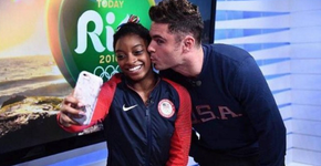 Encontro de Simone Biles com Zac Efron é pura fofura