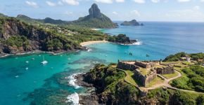 O arquipélago mais famoso do Brasil encanta com 21 ilhas e nasceu como prisão no século XVIII