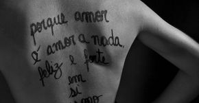 Poesias de Drummond trocam papel pela pele