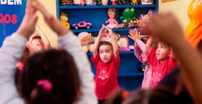 Creche na periferia de São Paulo oferece aulas de yoga e meditação