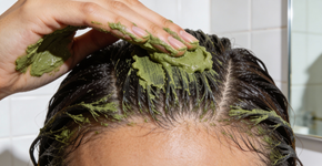 O melhor detox capilar com argila verde para eliminar a oleosidade e salvar seus fios de vez