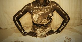 Projeto manifesta poesia na pele feminina