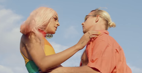 Pabllo Vittar lança novo clipe com direito a beijão em Diplo