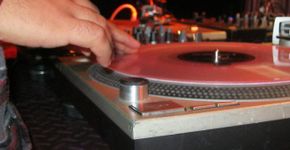 Técnica de produção e mixagem para DJs no CCJ