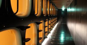 Saiba como é se hospedar em um hotel cápsula no Japão