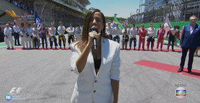 Anitta canta Hino Nacional no GP de Fórmula 1 e quebra internet