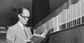 Dia D: editora oferece 50% de desconto em livros de Carlos Drummond de Andrade