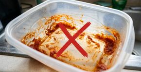 Jogue este pó nas manchas dos potes de comida e veja a sujeira sair sem esforço em apenas 30 segundos