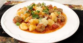 Aprenda a preparar um saboroso nhoque com almôndegas