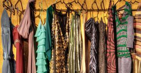 Lá de Casa Brechó promove terceira edição com roupas, livros e esmaltes