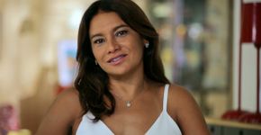 Dira Paes doa leite materno para bebê em Alagoas