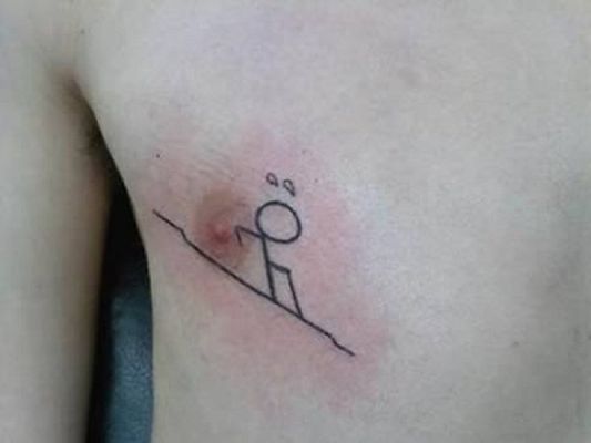 A nova tendência das tatuagens é nos mamilos (Imagem: Divulgação)