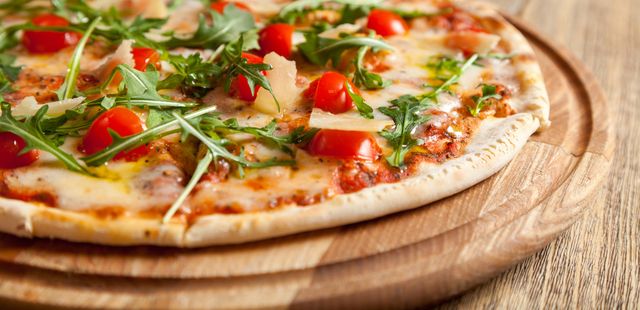 Massa de pizza caseira: simples, deliciosa e com apenas 5 ingredientes