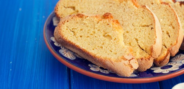 Experimente fazer um delicioso pão de fubá no café da manhã
