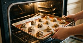 Adeus ao papel-manteiga descartável para sempre: Uma alternativa francesa de silicone reutilizável para o forno está ganhando espaço nas cozinhas modernas