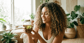 Melhores ingredientes naturais para definição de cachos e brilho