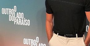 Alejandro Claveaux posta foto #tbt em praia de nudismo na web