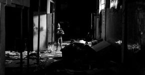 Projeto fotográfico registra a realidade de uma sociedade esquecida dentro de prédios abandonados em São Paulo