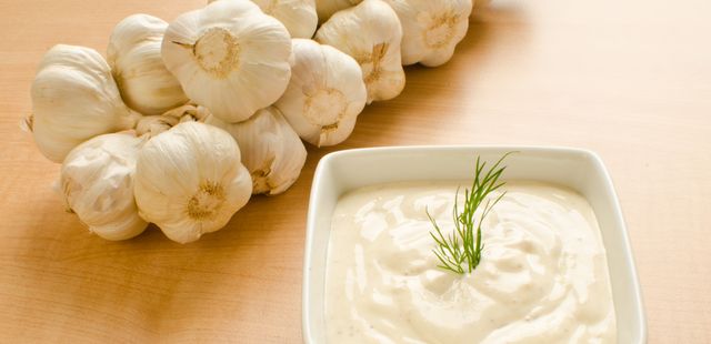 Patê de alho cremoso e delicioso: fácil de fazer e impossível de esquecer