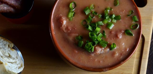 Caldo de feijão cremoso: conforto e sabor em uma só receita