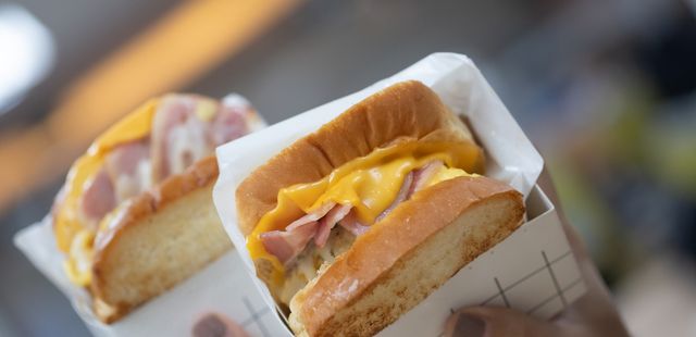 O egg toast coreano com queijo e presunto que viroufebre nas redes
