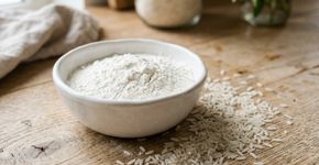 Uma pitada de farinha de arroz é suficiente para deixar a pele com efeito de vidro já na primeira aplicação