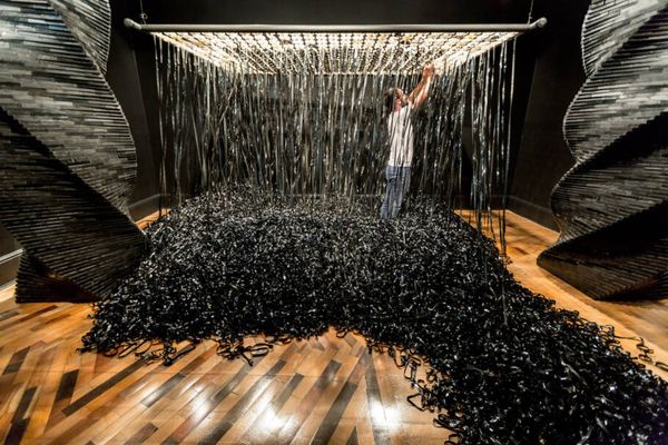 Obra com fitas de VHS - (Lorenzo Durantini)