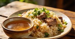 Os chefs concordam: “O melhor arroz não é feito apenas com água, é preciso adicionar 1,8 litros de caldo de guisado.”