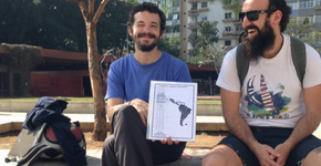 Argentinos percorrem América do Sul de bike com cinema itinerante