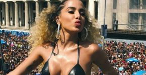 Anitta estreia nas passarelas com look ousado na SPFW