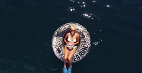 Fotógrafa usa drone para fazer ‘selfies’ incríveis em suas viagens