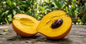 A fruta dourada que lembra gema de ovo e tem gosto de doce de leite, mas quase ninguém conhece