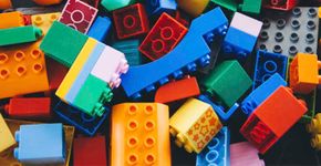 O Reddit tem uma dica para limpar os pincéis usando Lego