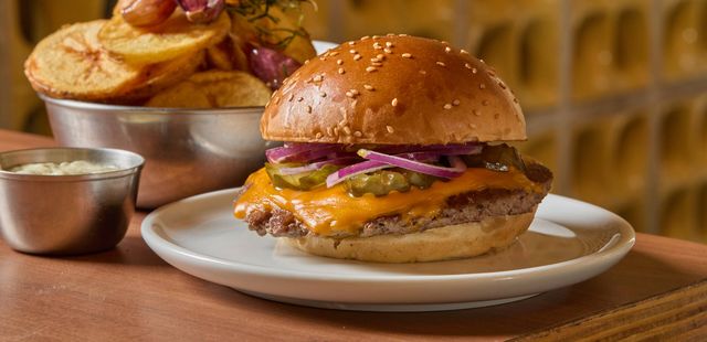 Dia do Hambúrguer: lugares em SP pra celebrar a data com muito sabor