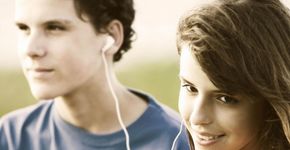 Atual geração de adolescentes poderá ter surdez precoce, diz estudo